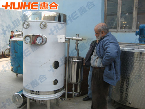 巴基斯坦驗(yàn)貨UHT超高溫瞬時(shí)滅菌機(jī)圖2